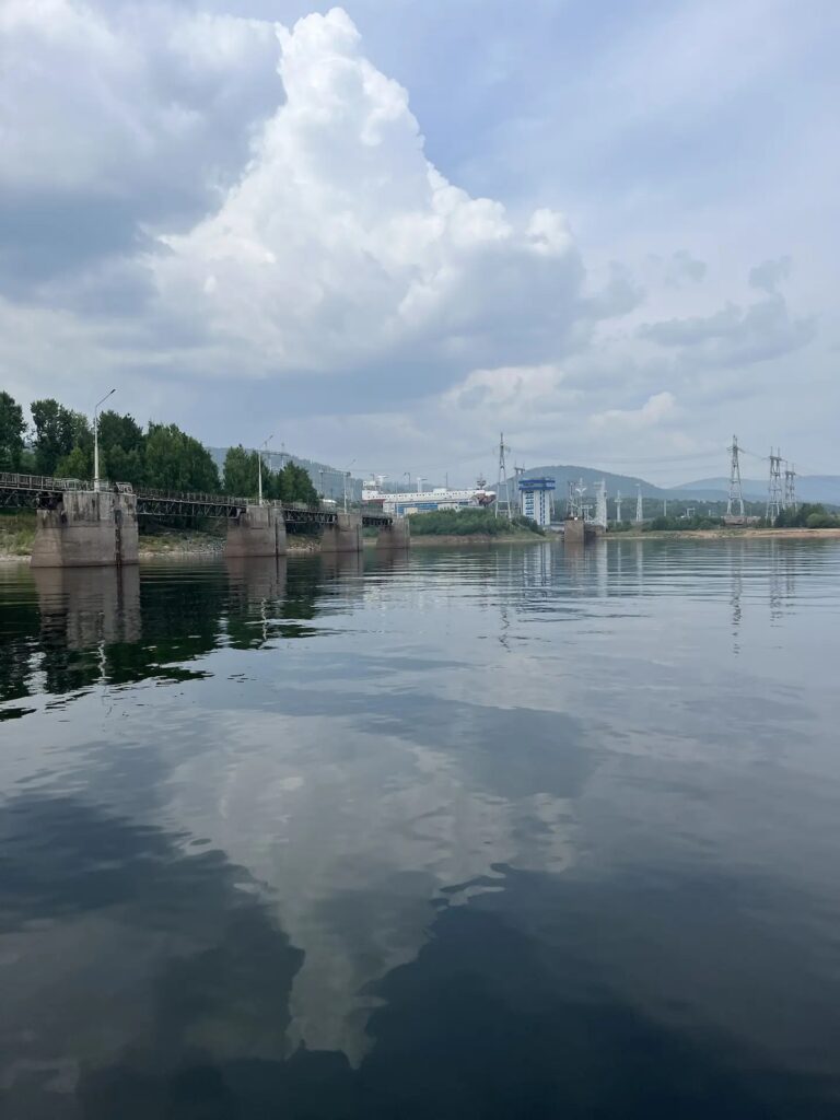 Экскурсия На яхте до Красноярской ГЭС, с заездом на  Царь-рыбу, в Овсянку и Дивногорск | Фото 13