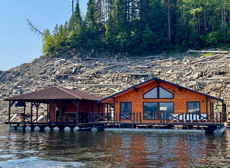 Плавбаза Капитан на воде, комфорт класса