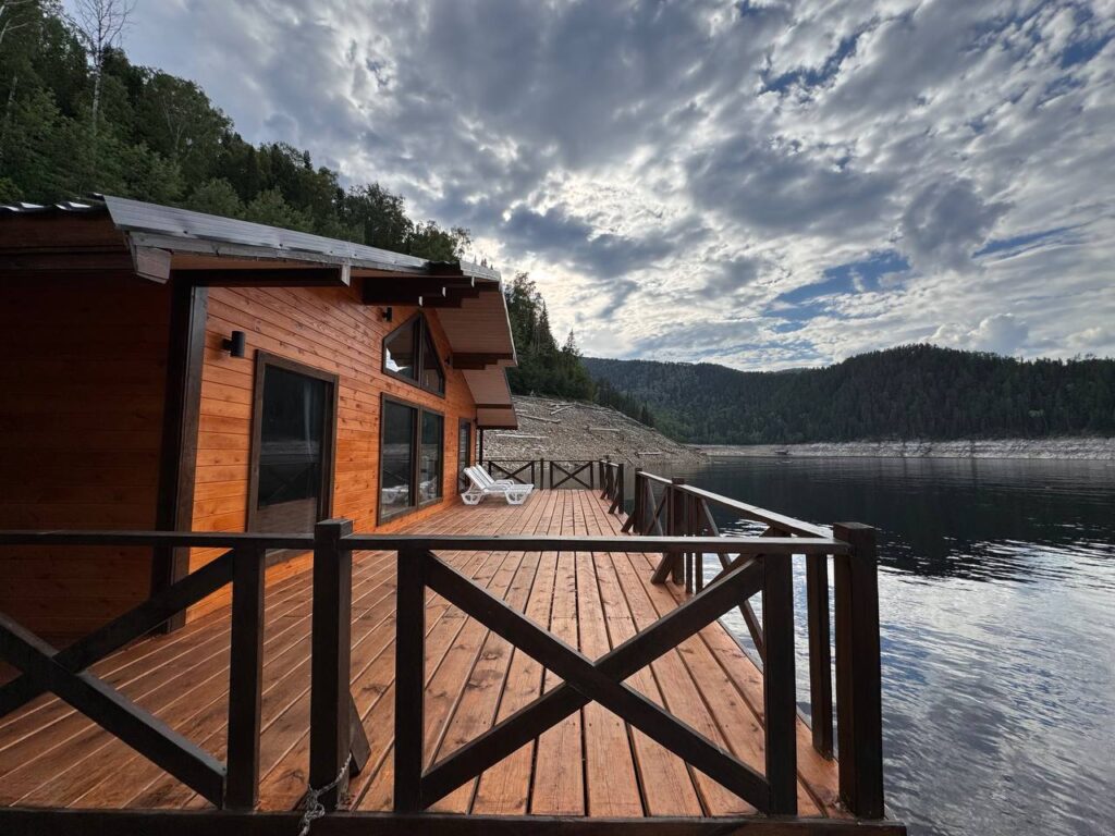 Экскурсия Плавбаза Капитан на воде, комфорт класса | Фото 12