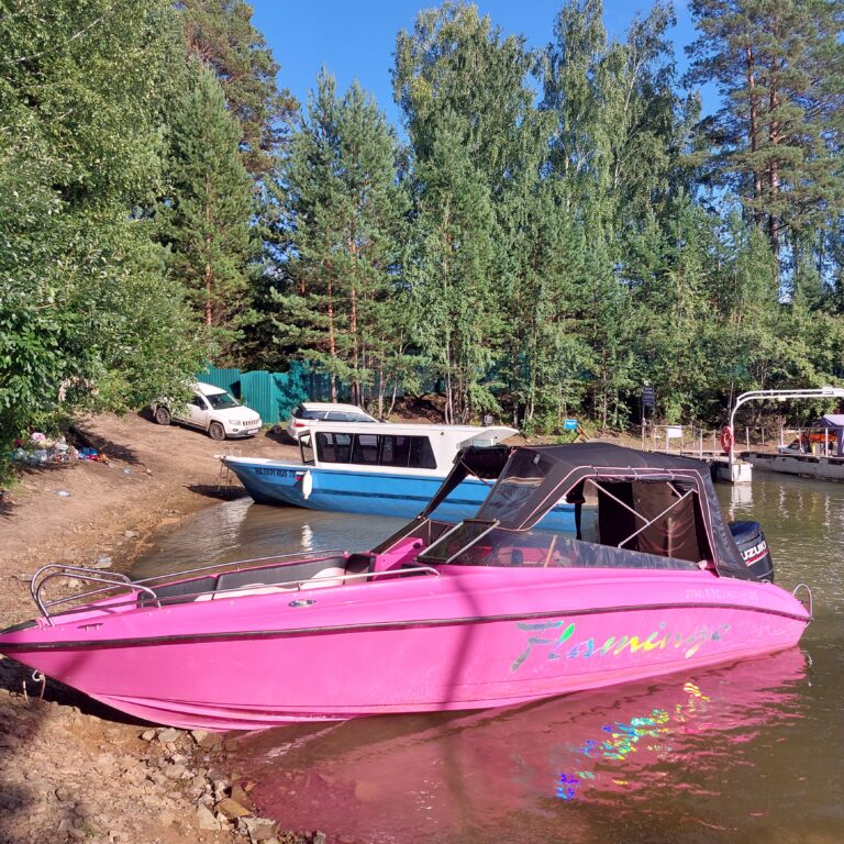 Аренда катера Фламинго на Красноярсом море